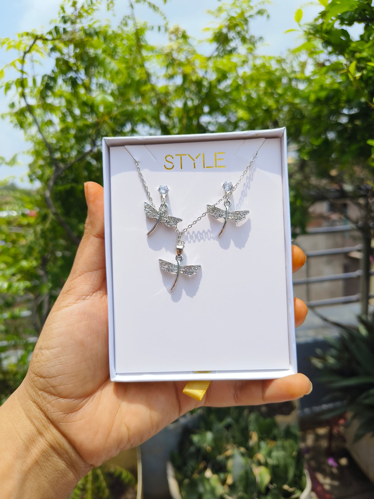 BEAUTIFUL CHAIN & EARRINF SET