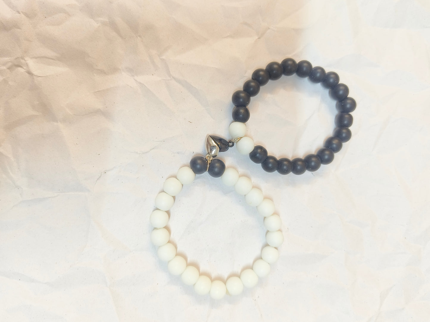 MEGNATIC HEART BRACELATES