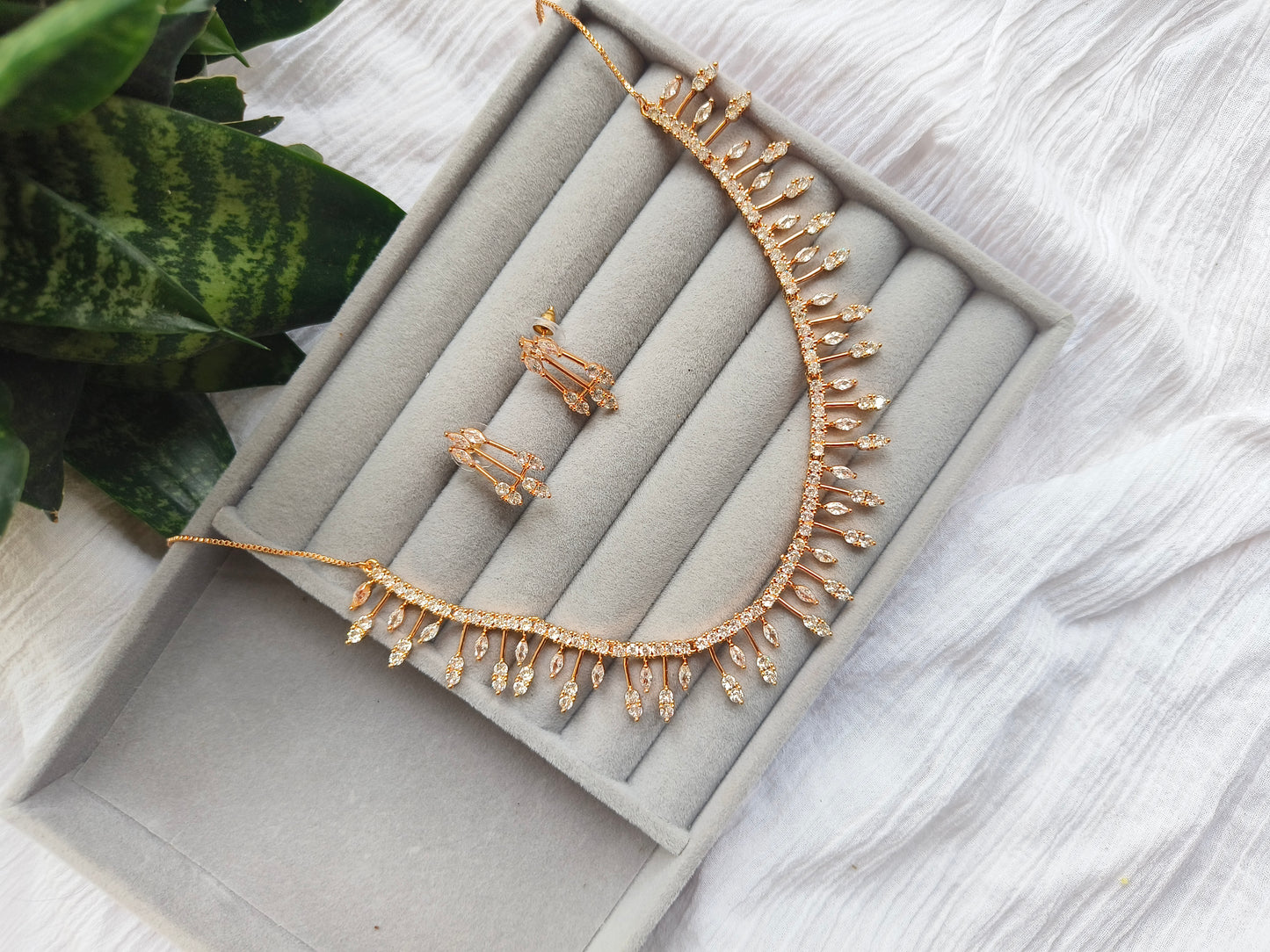 ROSE GOLD SMALL FLOWER NEACKLACE SET