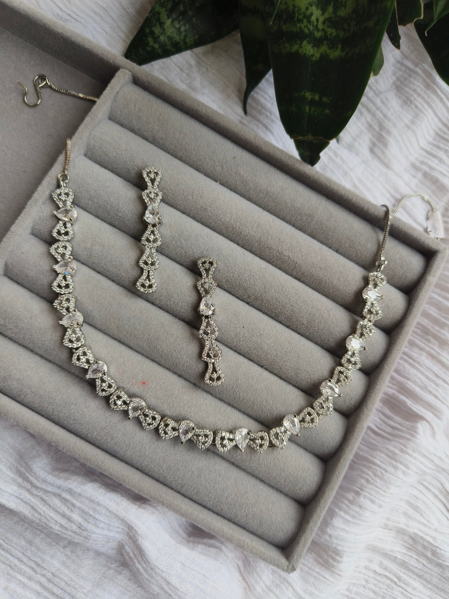 SILVER MINIMAL ONE LINE AMERICAN DIAMOND NEACKLACE