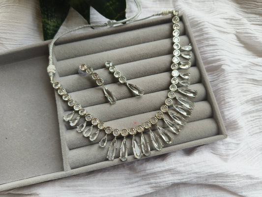 SILVER AMERICAN DIAMOND NEACKLACE WITH CLEAR STONES