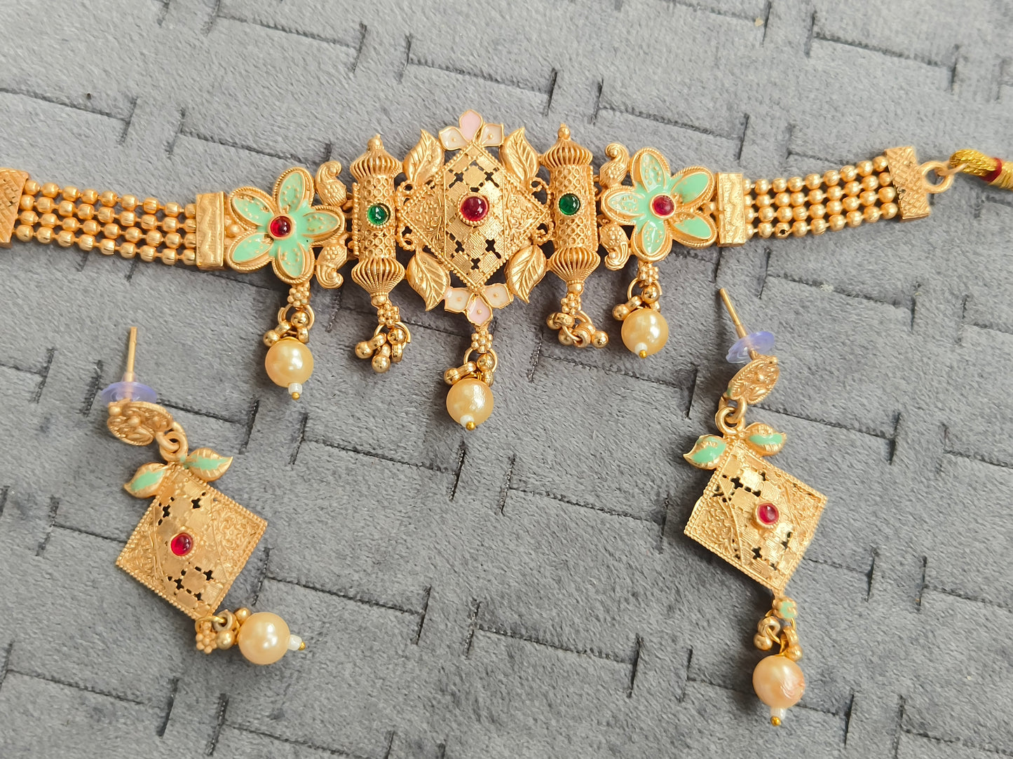 RAJWADI MINIMAL CHOKAR SET