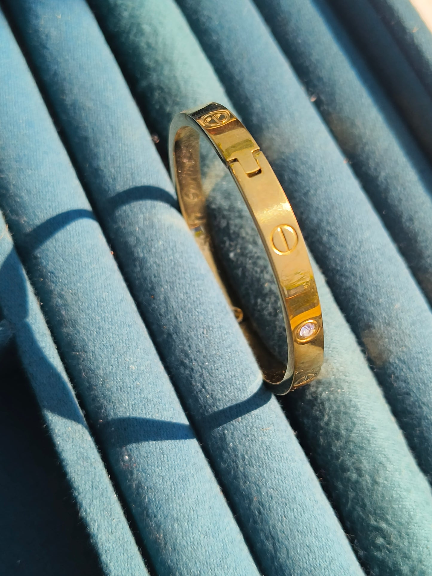 Anti-Tarnish Gold Plated Screw Design Bangle Bracelet with CZ Stones