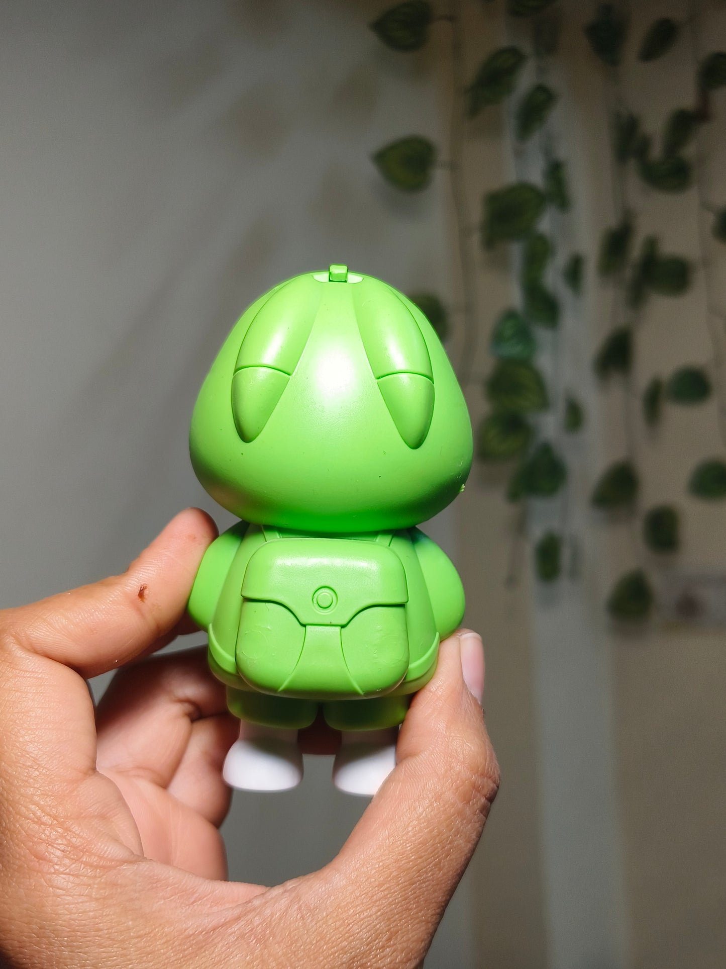 Green Face Changing Cartoon Keychain – Cute Kawaii Mood Changing Keychain for Kids & Gifts