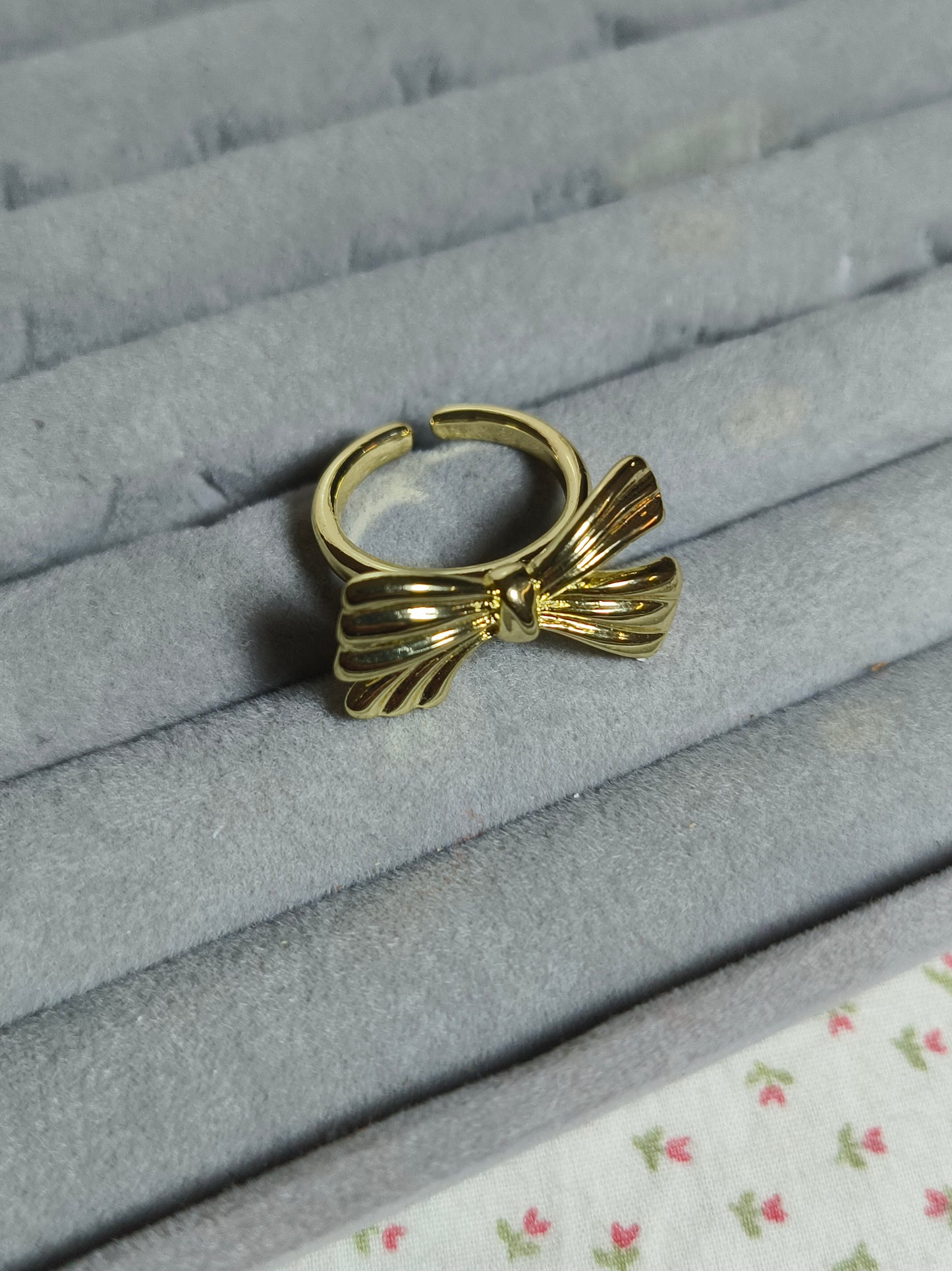 Golden knot ring