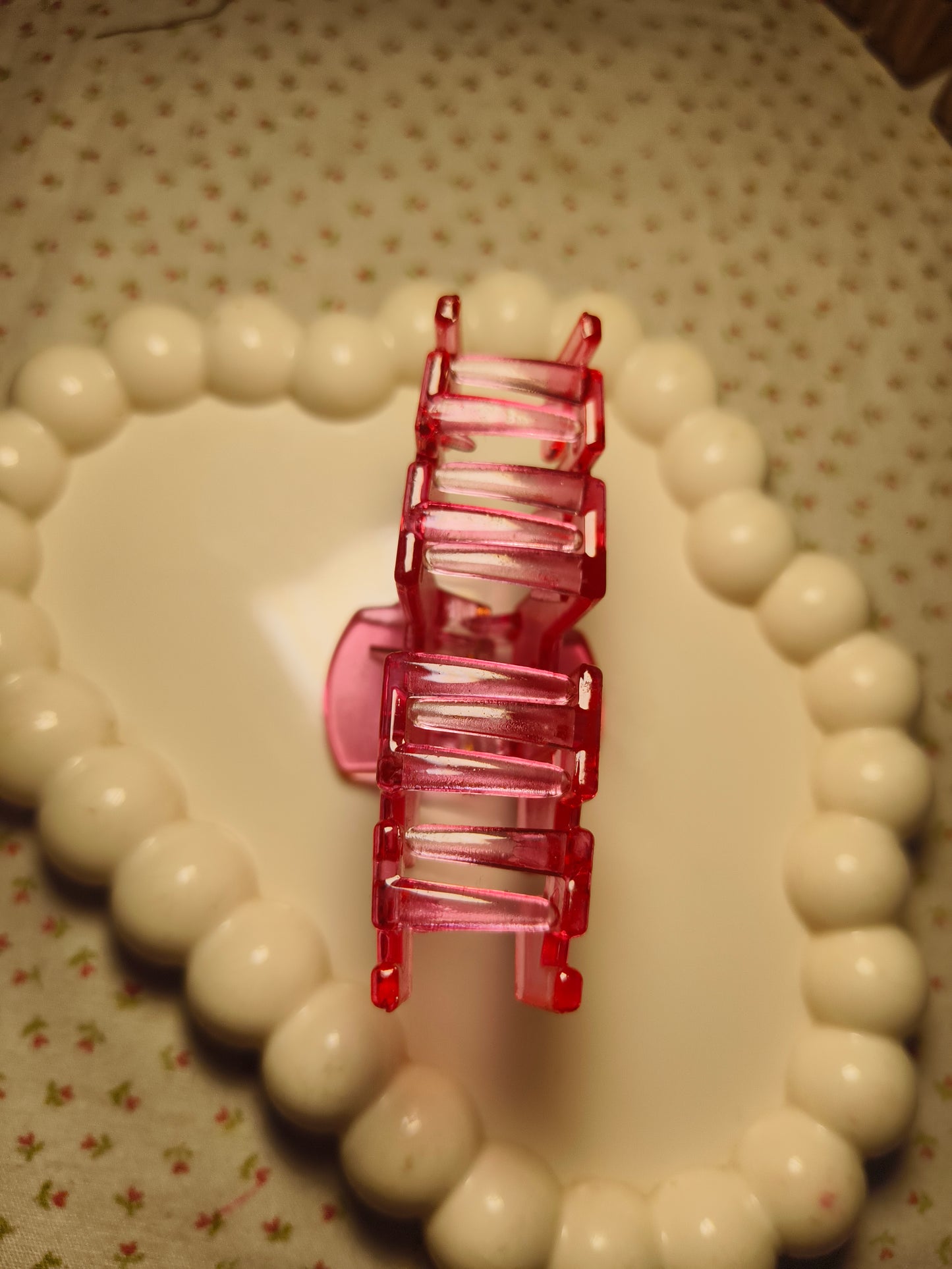 Pink medium hair claw