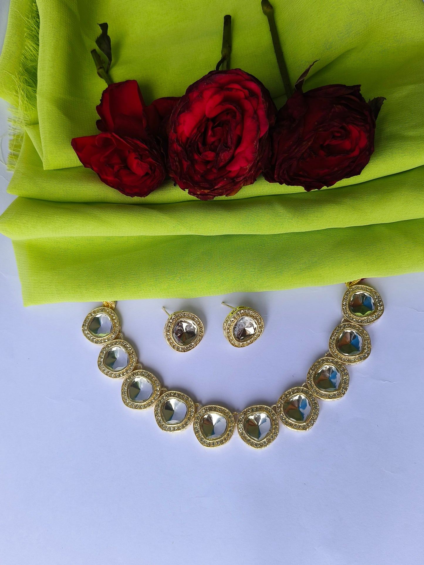 Elegant Round Mirror Kundan Necklace Set with Stud Earrings