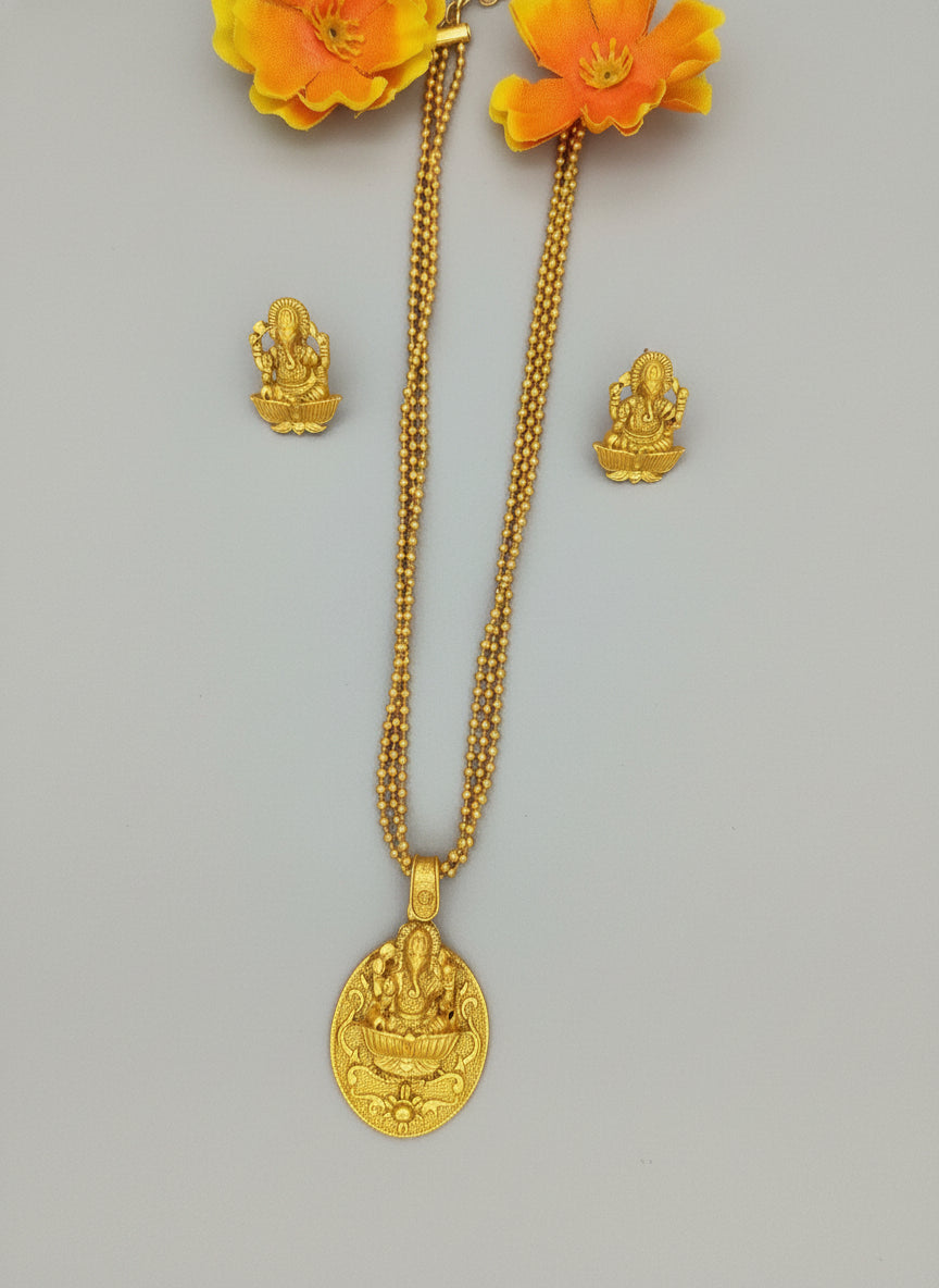 Ganesh Pendant Necklace with Matching Earrings – Traditional Devotional Jewellery