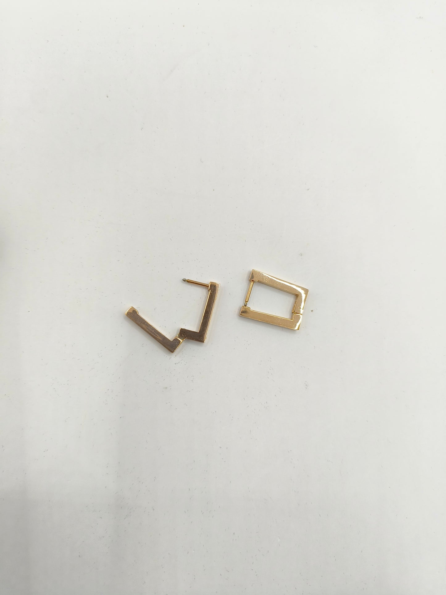 ROSE GOLD ANTITOURNISH HOOP