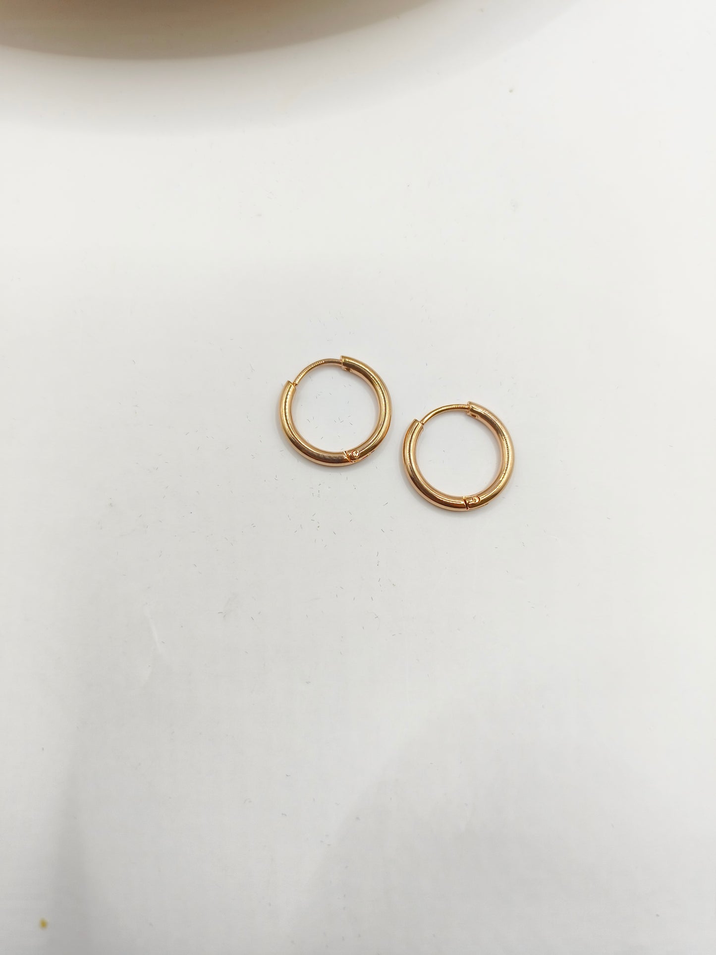 ROSE GOLD ROUND HOOPS