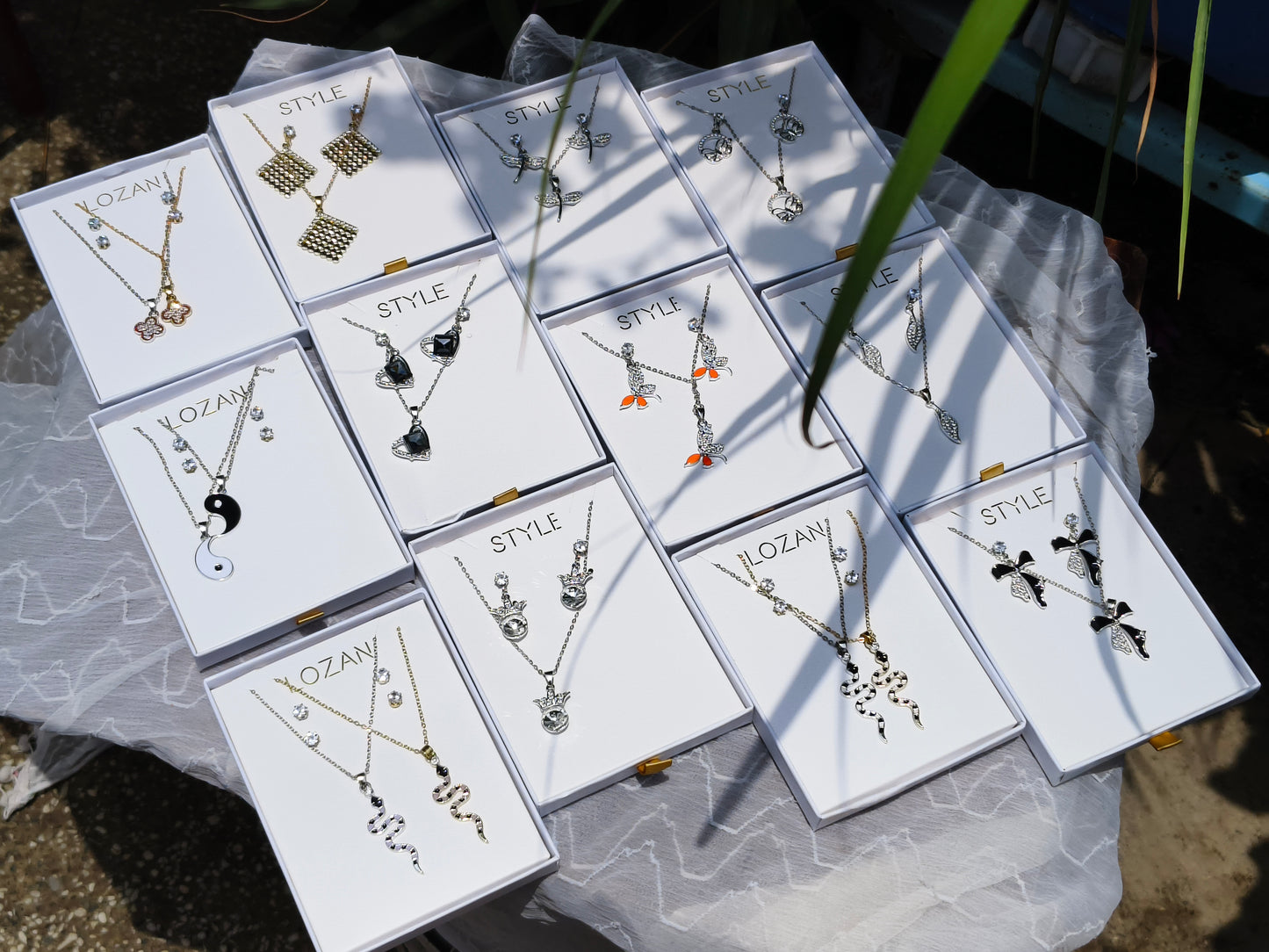 BEAUTIFUL CHAIN & EARRINF SET