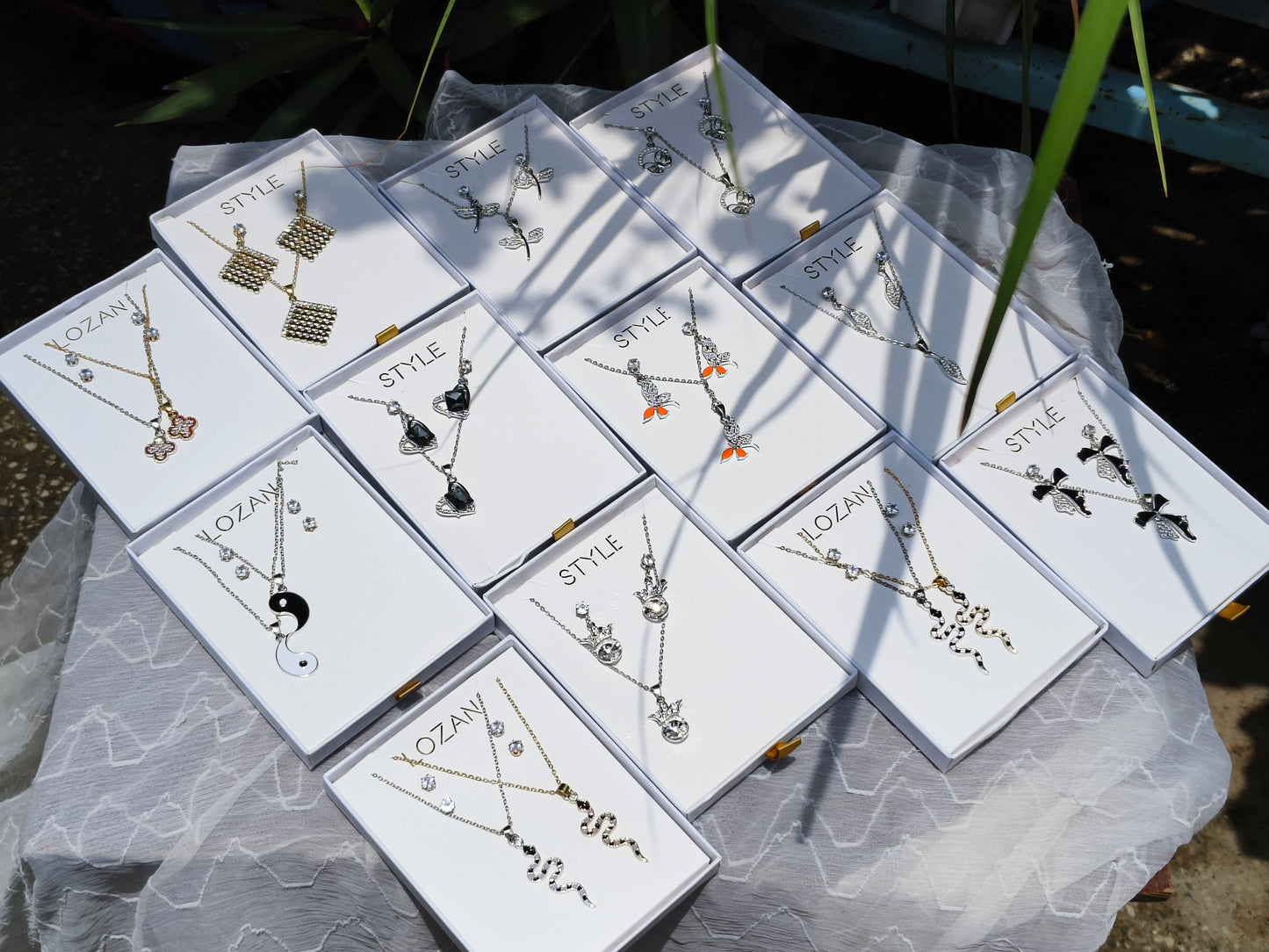 BEAUTIFUL CHAIN & EARRINF SET