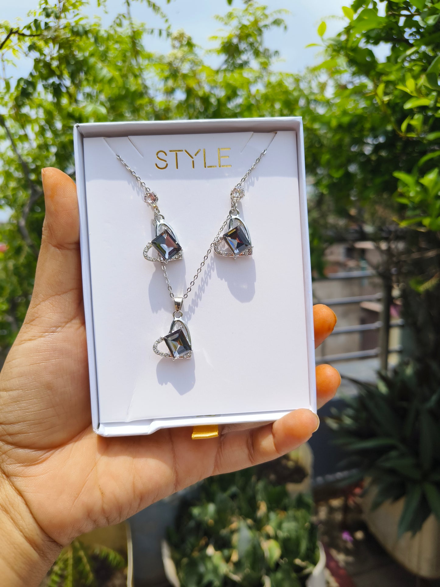 BEAUTIFUL CHAIN & EARRINF SET