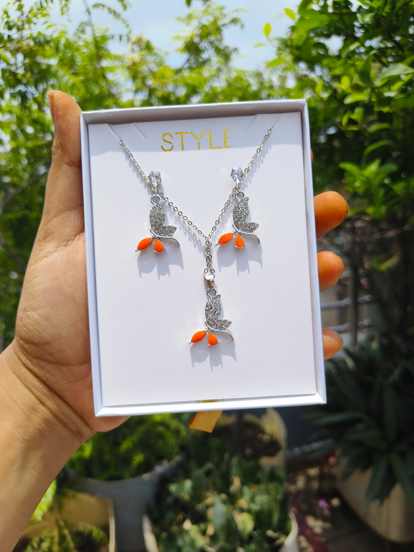 BEAUTIFUL CHAIN & EARRINF SET