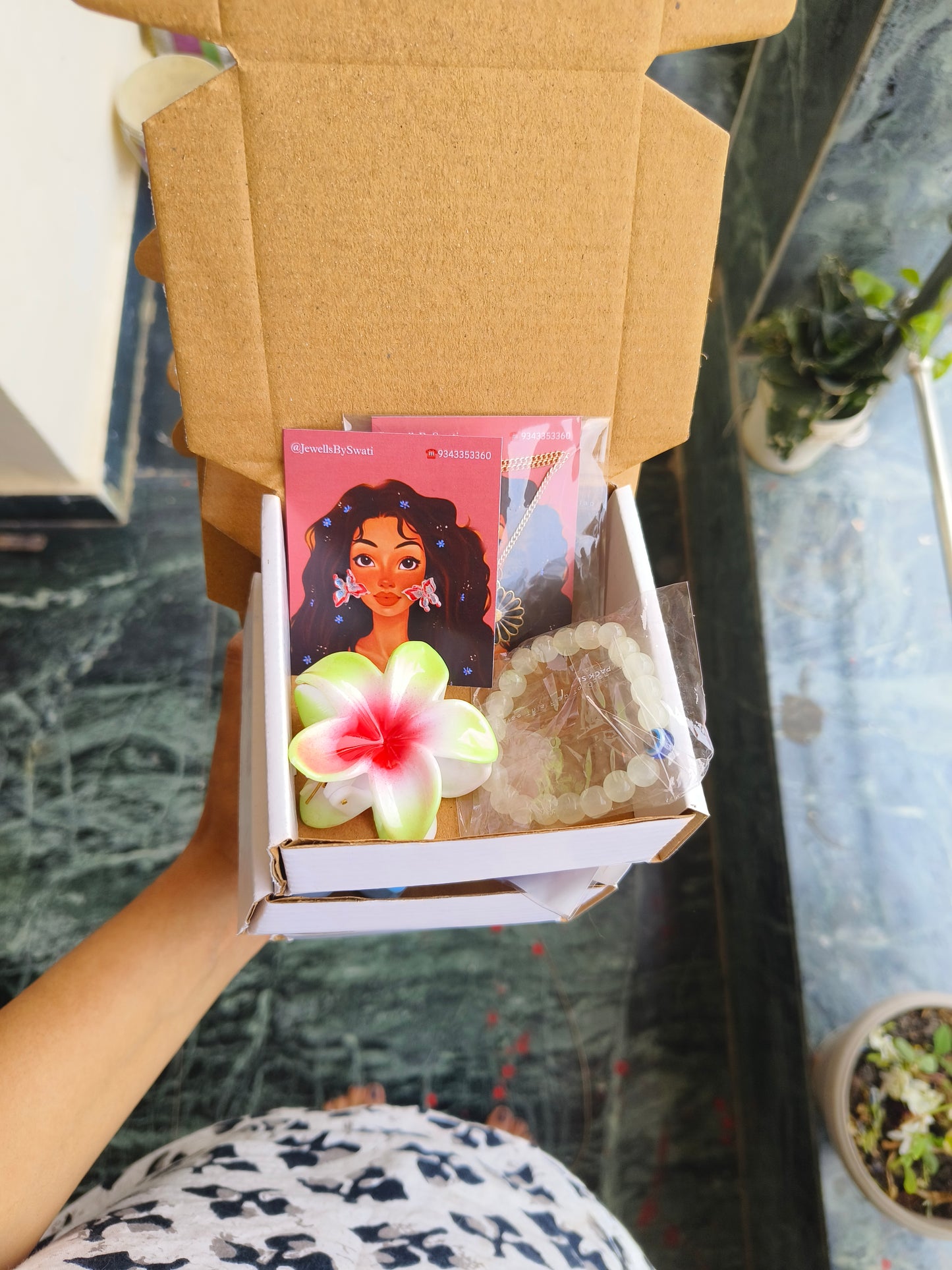 JewellsBySwati Mini Jewellery Gift Hamper for Women | Necklace, Earrings, Bracelet & Hair Claw | Cute Gift Box