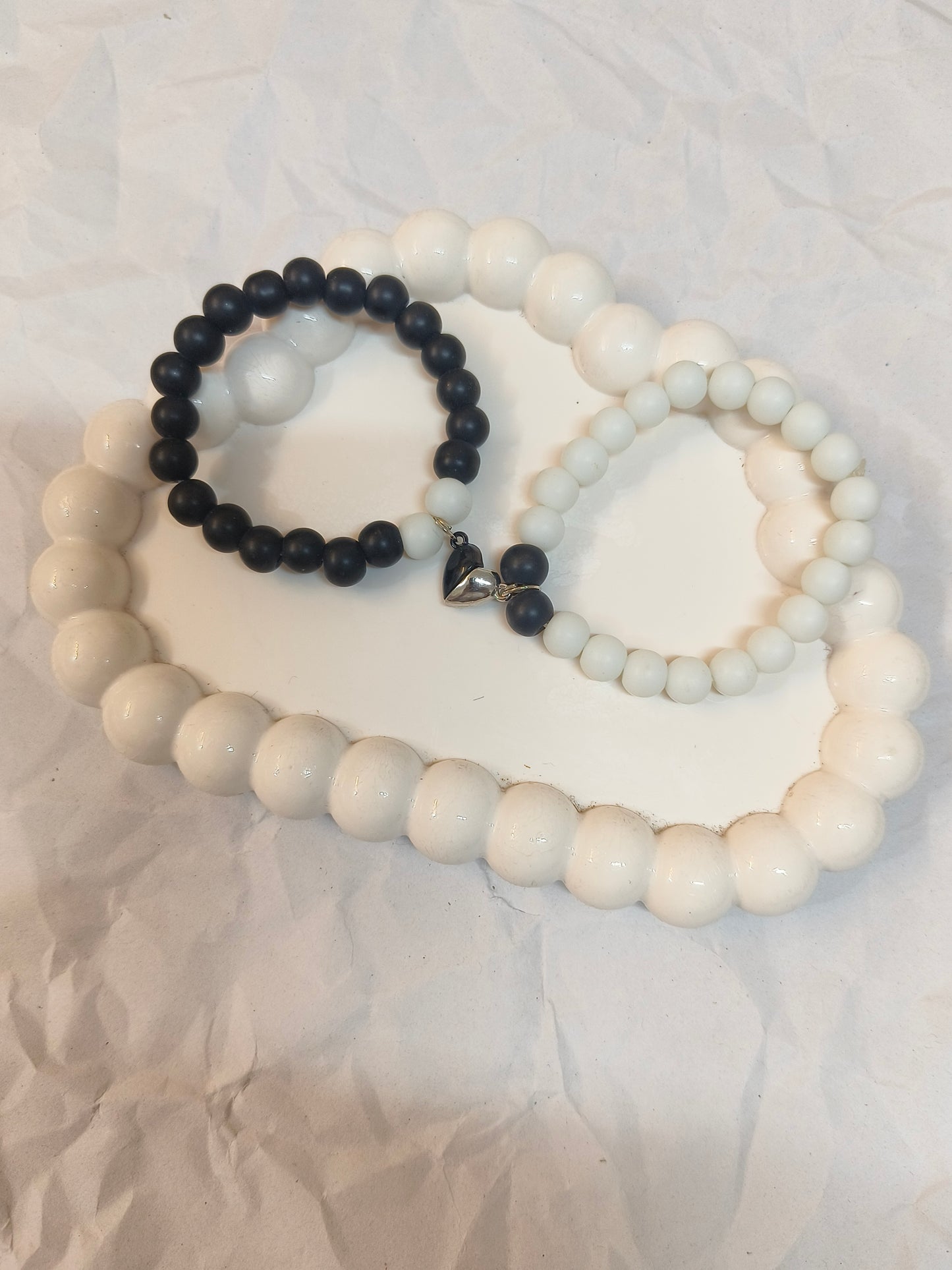 MEGNATIC HEART BRACELATES