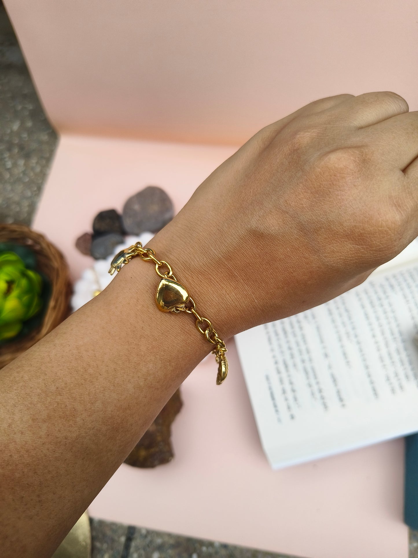 Golden Charm Bracelet – Heart & Flower Motifs