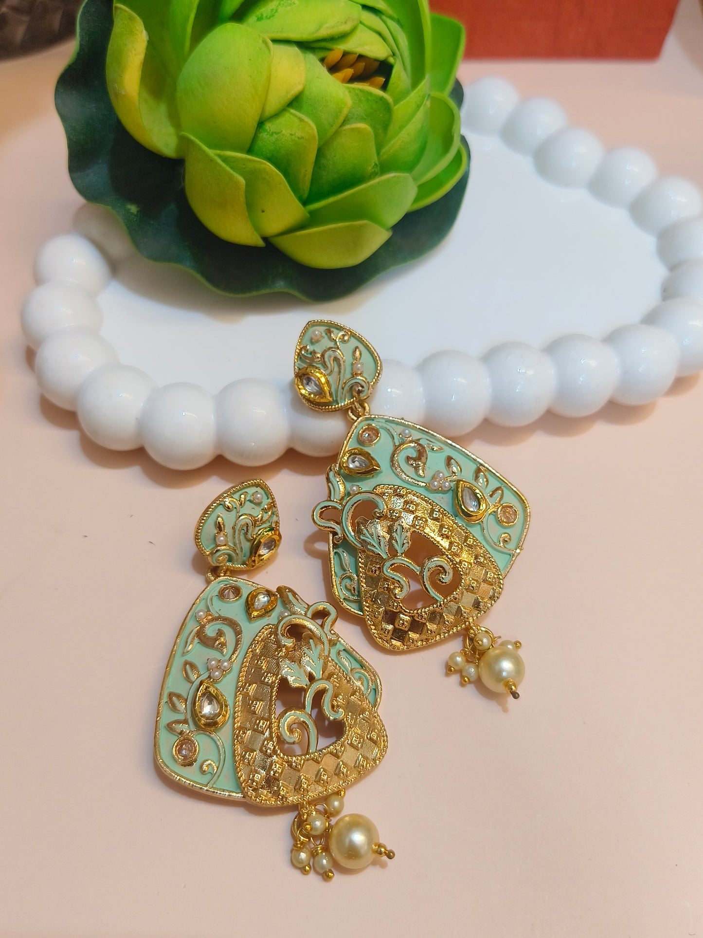 MINT GOLDEN EARIINGS