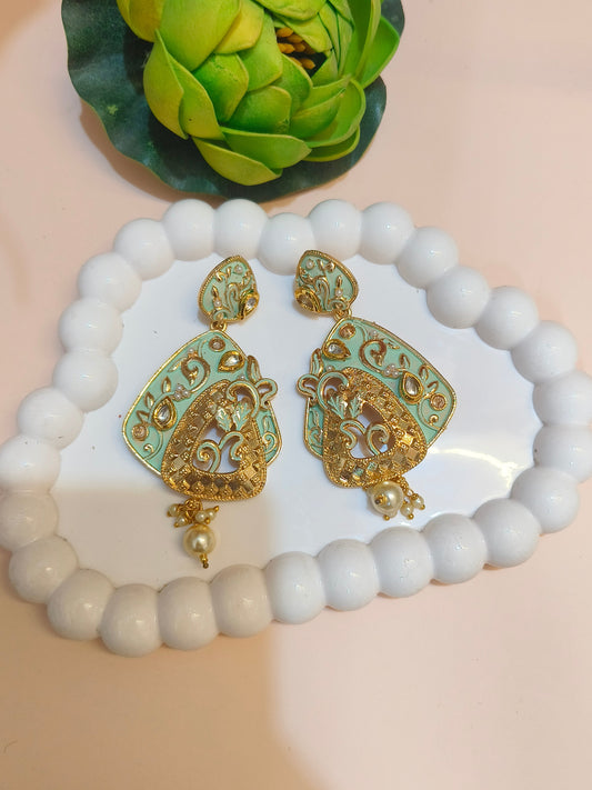 MINT GOLDEN EARIINGS