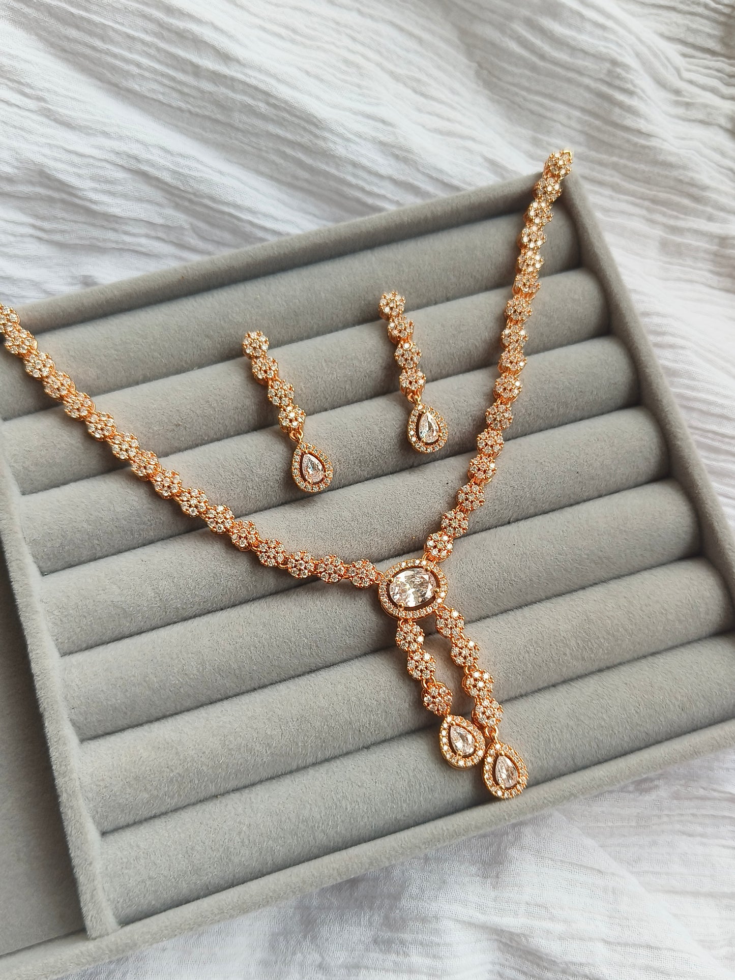 ROSE GOLD AMERICAN DIAMOND NEACKLACE