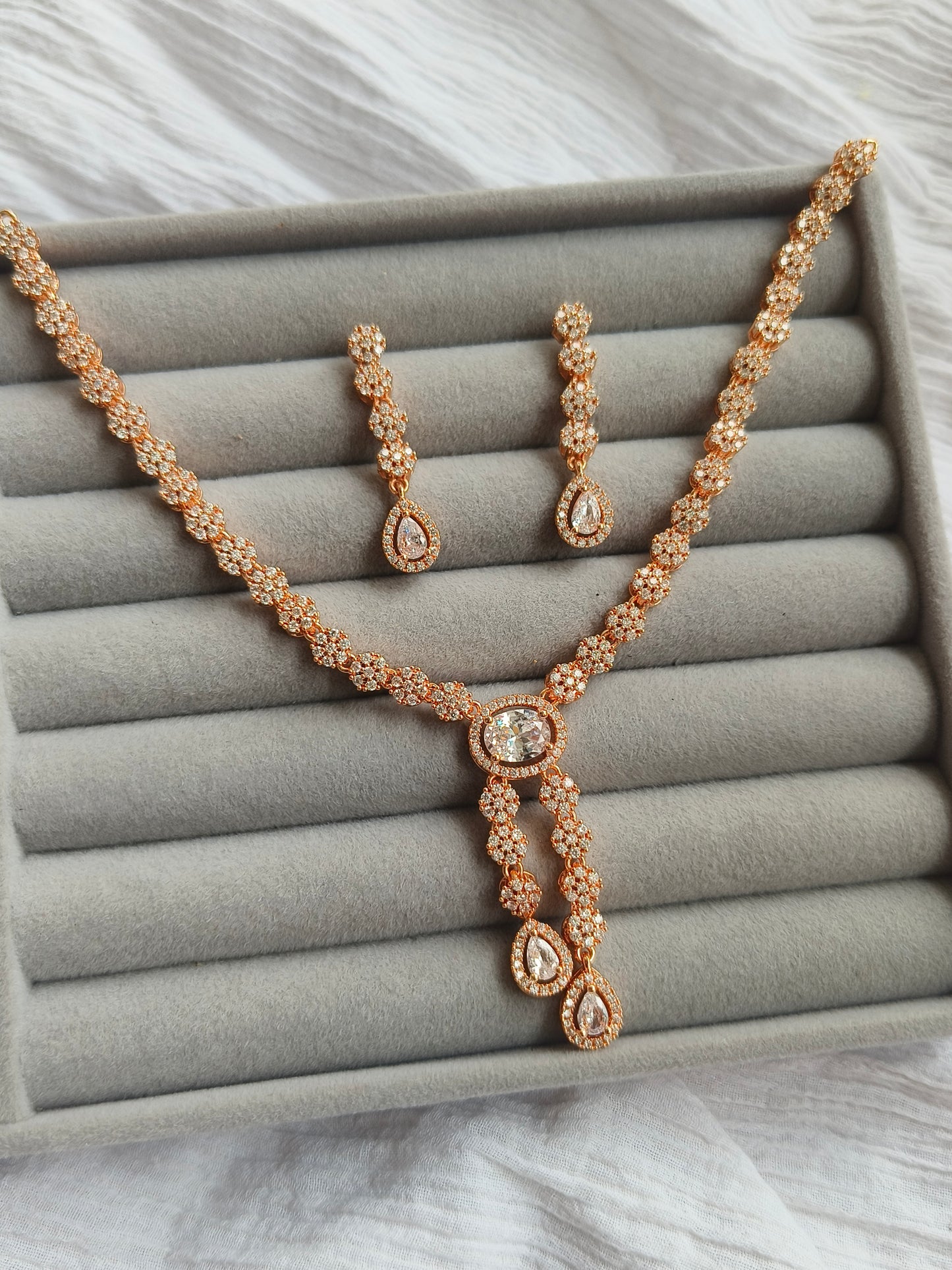 ROSE GOLD AMERICAN DIAMOND NEACKLACE