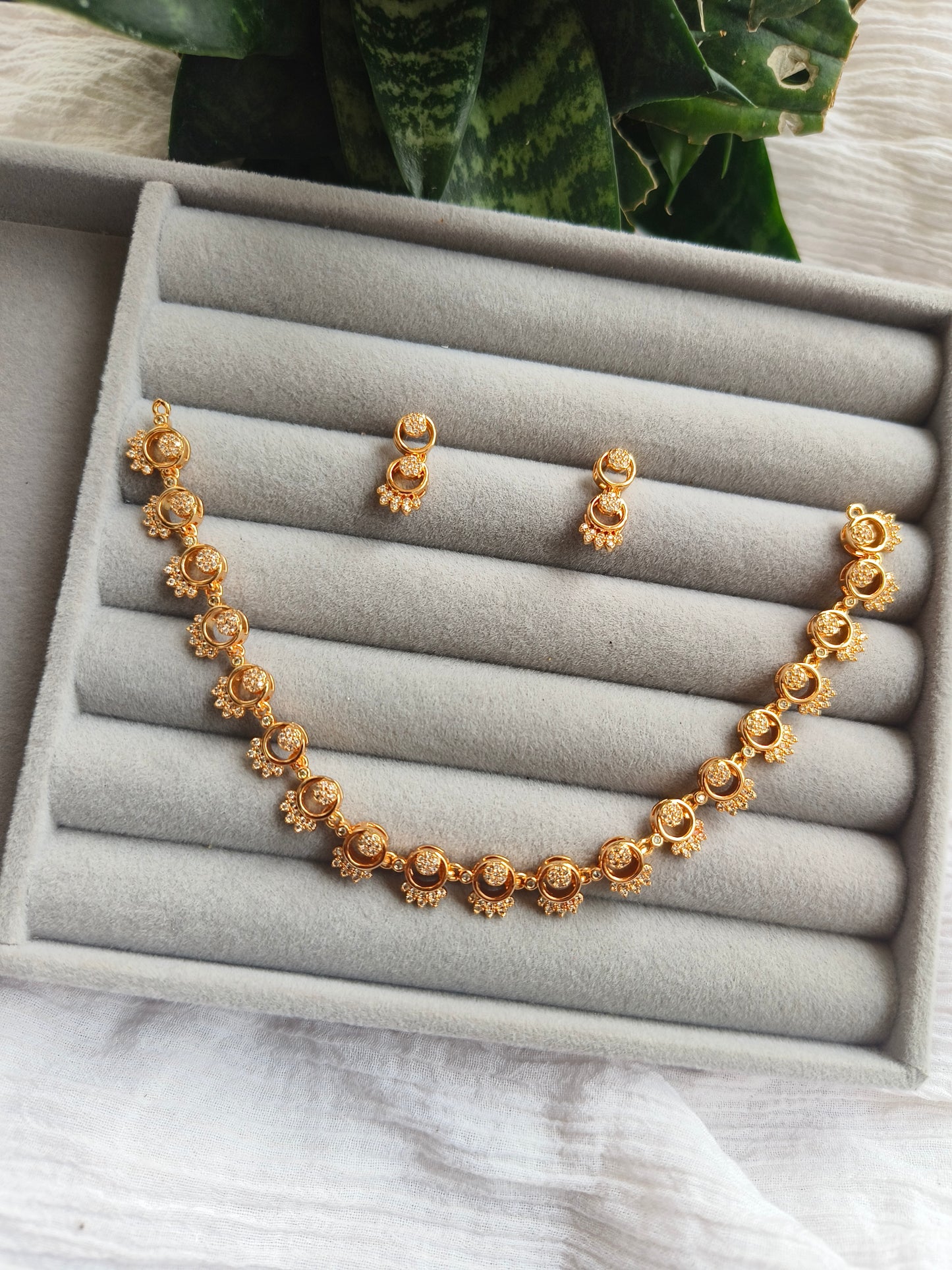 ROSE GOLD MINIMAL AMERICAN DIAMOND NEACKLACE