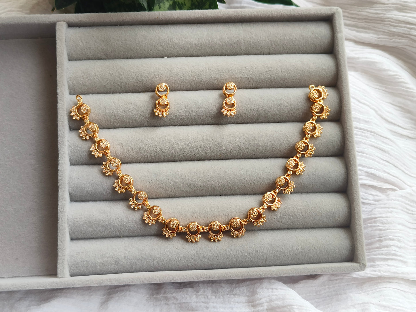 ROSE GOLD MINIMAL AMERICAN DIAMOND NEACKLACE