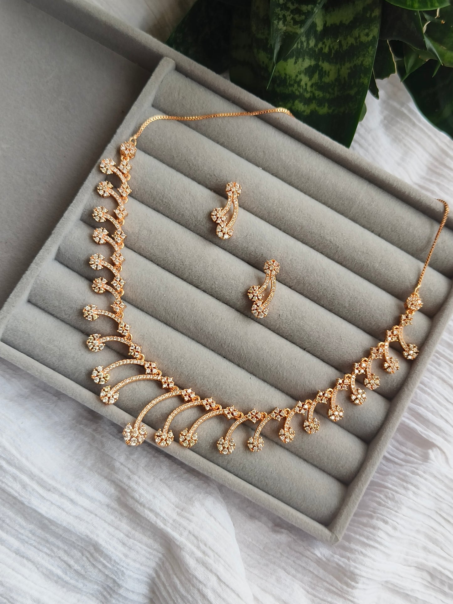 ROSE GOLD SMALL FLOWER NEACKLACE SET