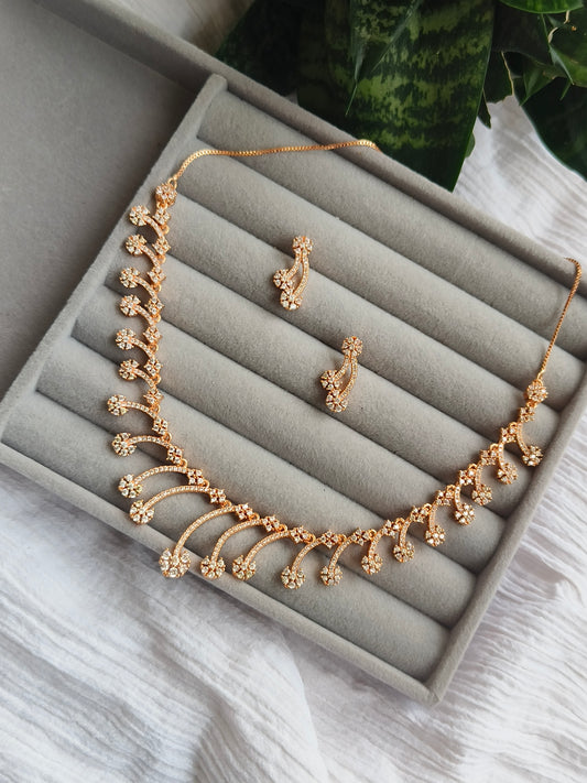ROSE GOLD SMALL FLOWER NEACKLACE SET