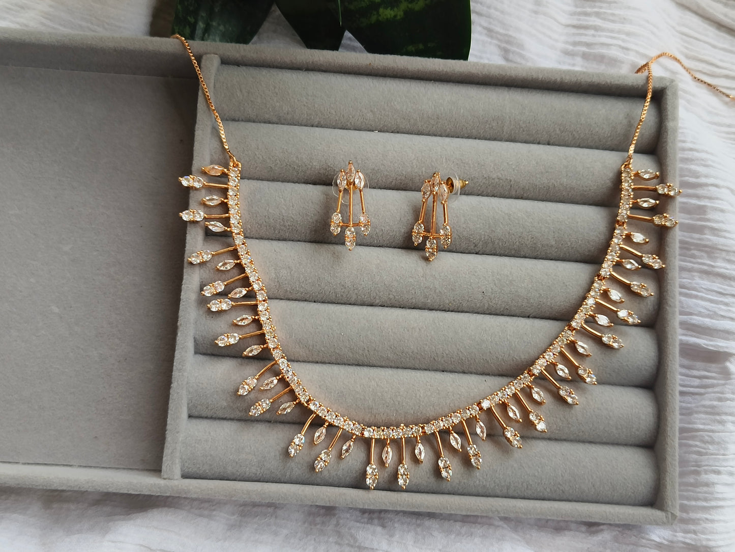 ROSE GOLD FINE STONE AMERICAN DIAMOND NEACKLACE