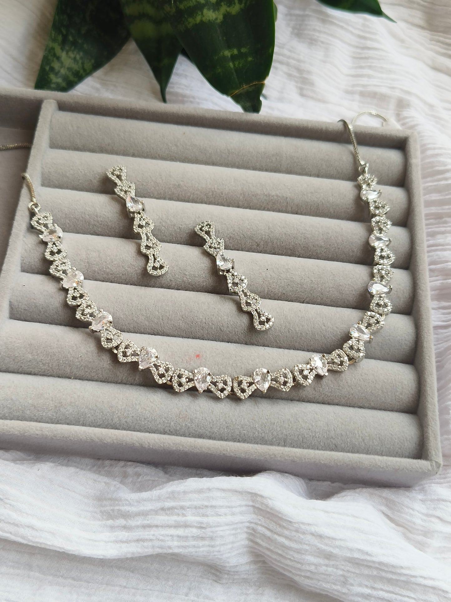 SILVER MINIMAL ONE LINE AMERICAN DIAMOND NEACKLACE