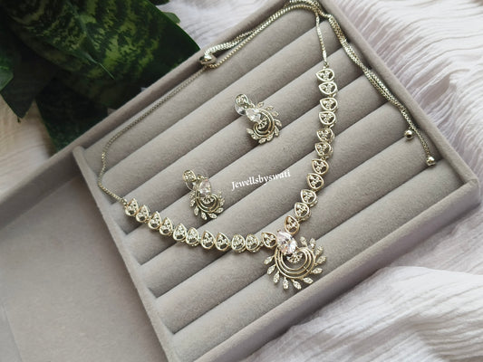 SILVER AMERICAN DIAMOND NEACKLACE