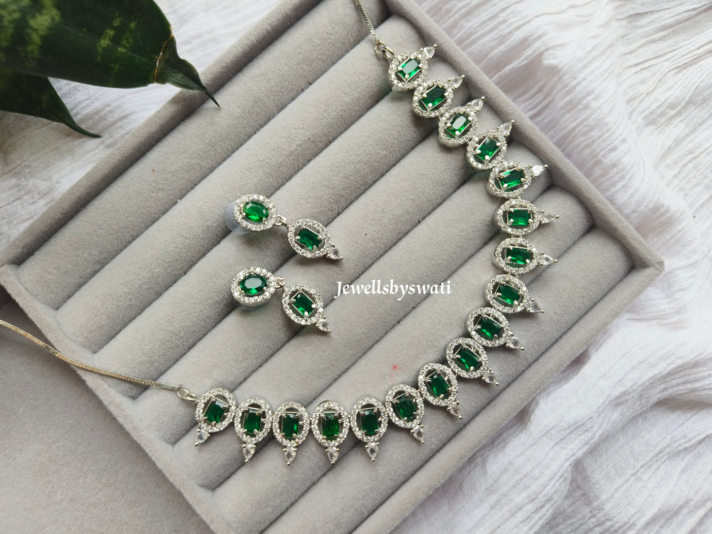 RED AMERICAN DIAMOND NEACKLACE