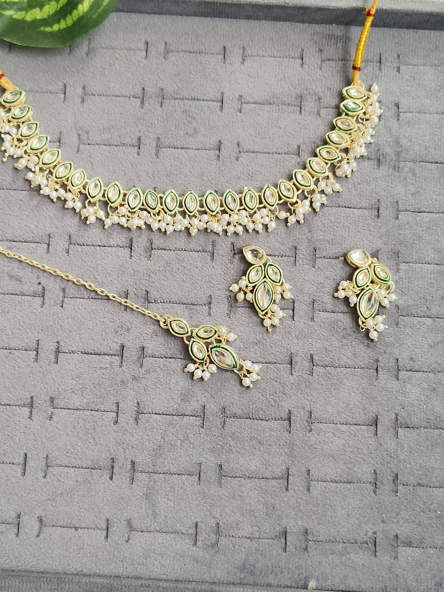 BEAUTIFUL SLEEK NEACKLACE SET