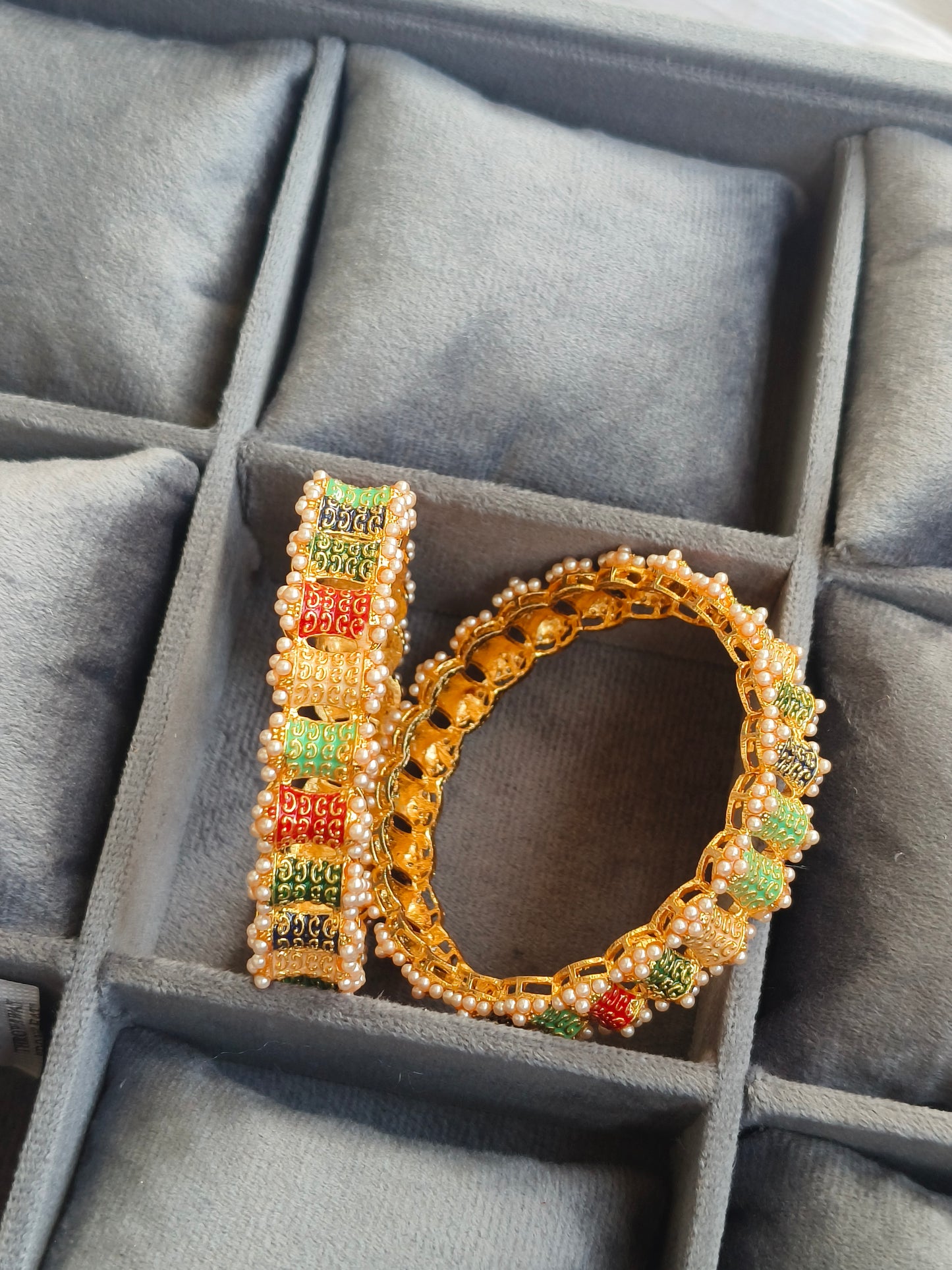 MULTICOLOR PEARL BANGLES RB07