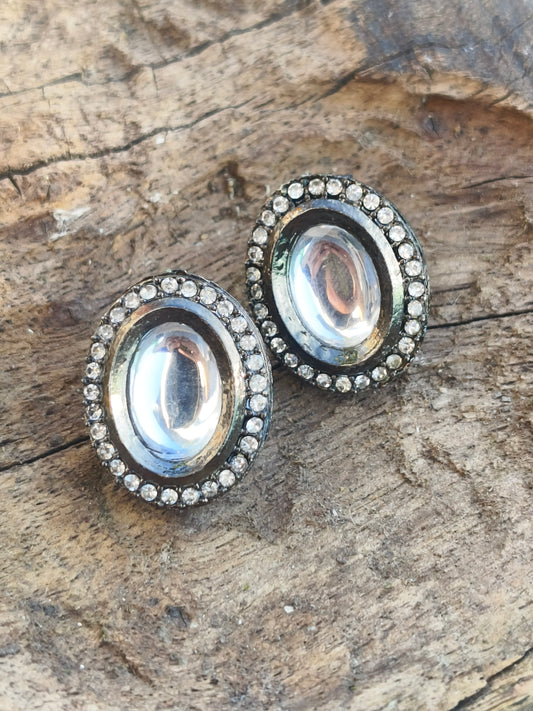 “Vintage Mirror-Glow Studs ✨”