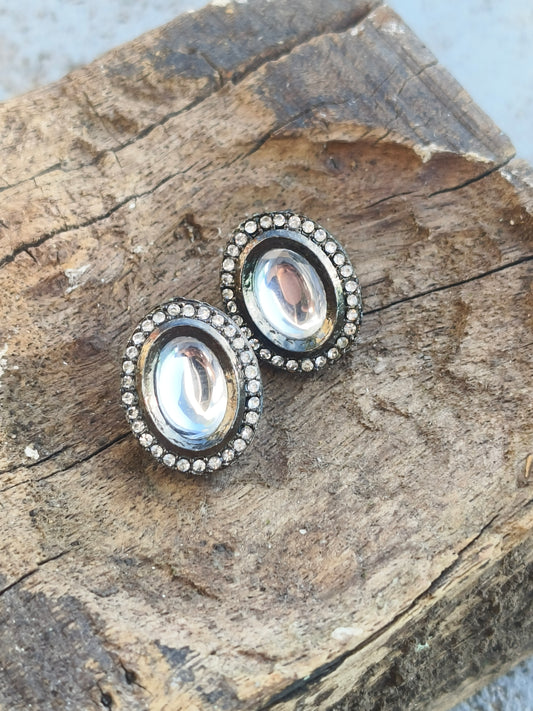 “Vintage Mirror-Glow Studs ✨”