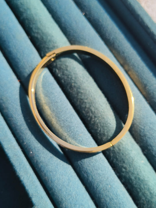 Anti-Tarnish Gold Plated Screw Design Bangle Bracelet with CZ Stones