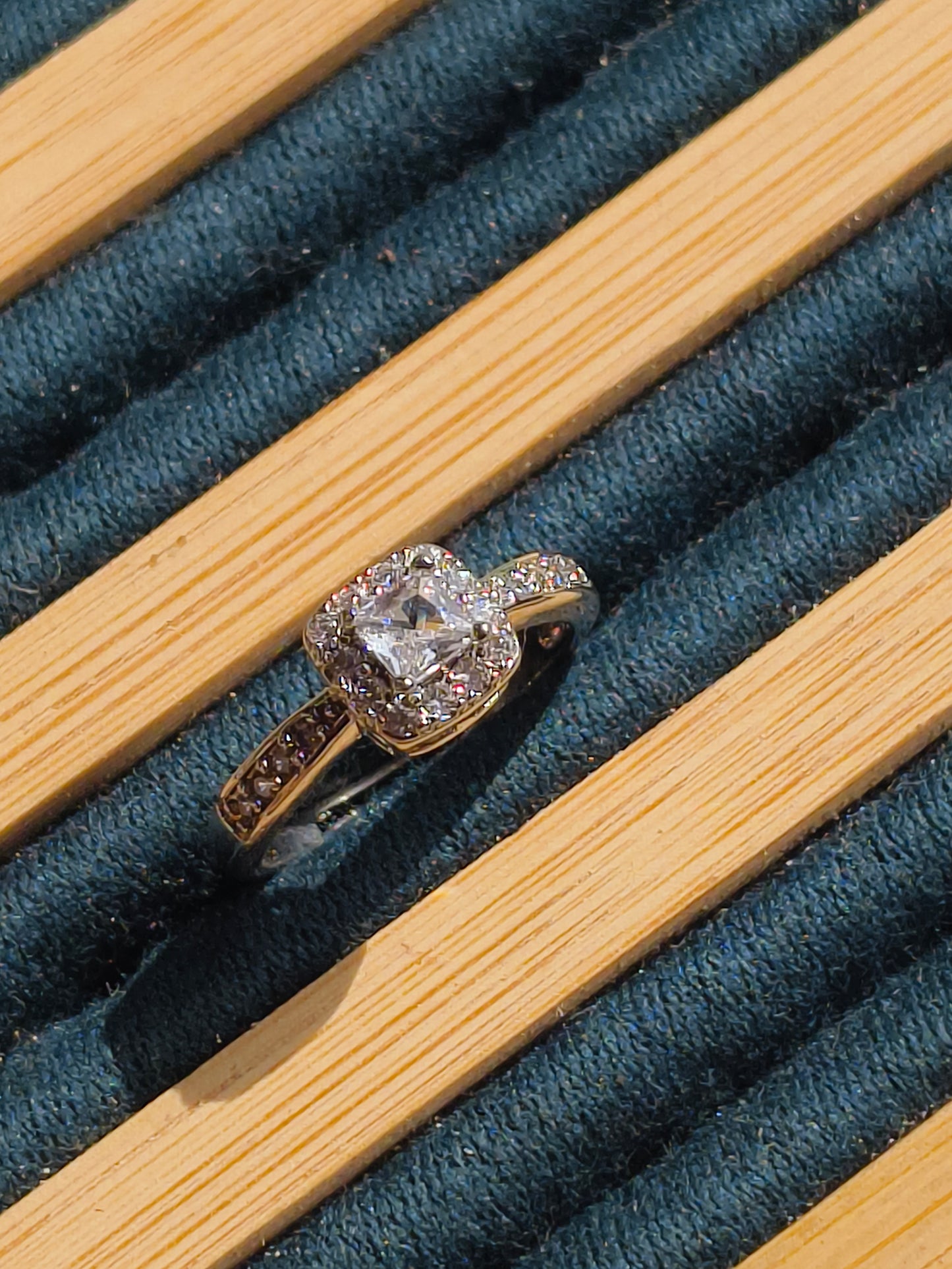 ✨ Princess Cut Halo Zircon Ring | Anti-Tarnish Silver Finish