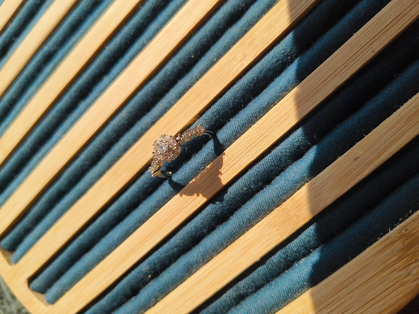 Vintage Halo Zircon Ring | Anti-Tarnish Gold Finish