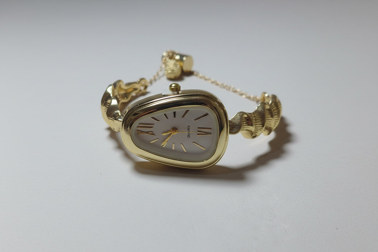 Elegant Gold Oval Dial Bracelet Watch for Women | Minimal Luxury Wrist Watch