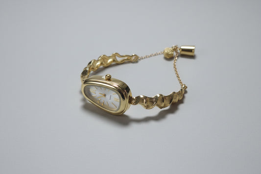 Elegant Gold Oval Dial Bracelet Watch for Women | Minimal Luxury Wrist Watch