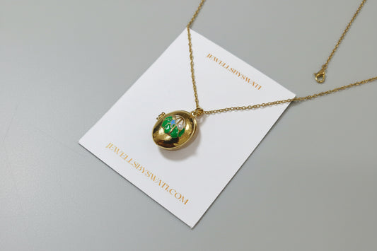 Vintage Green Enamel Oval Locket Necklace | Gold Pearl Photo Pendant for Women