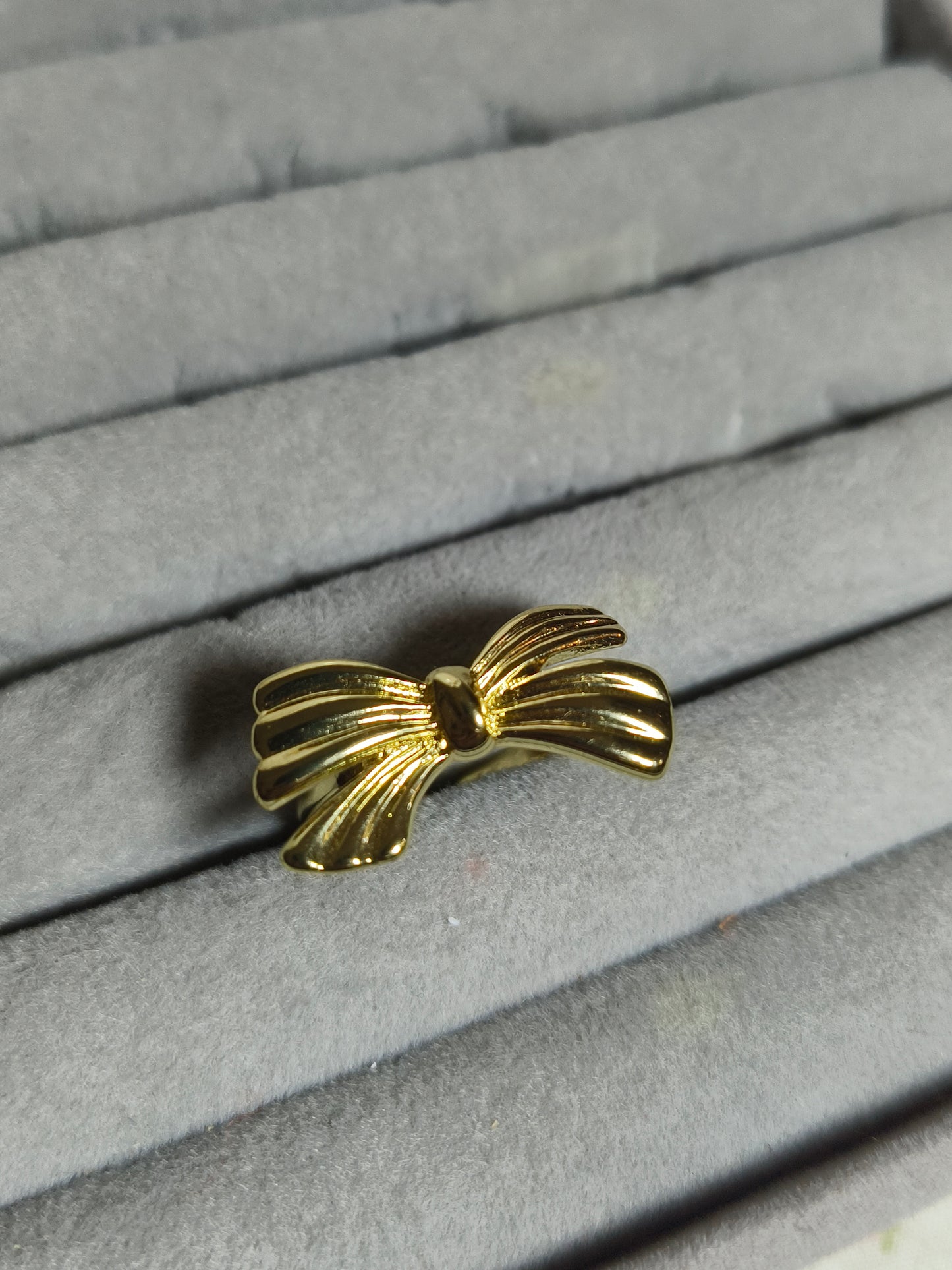 Golden knot ring