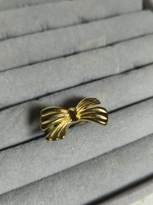 Golden knot ring