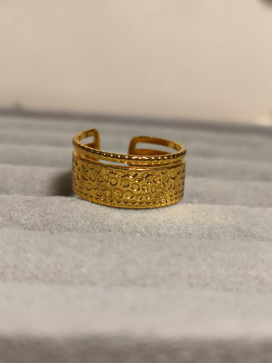 Textured Gold Anti-Tarnish Waterproof Band Ring ✨
