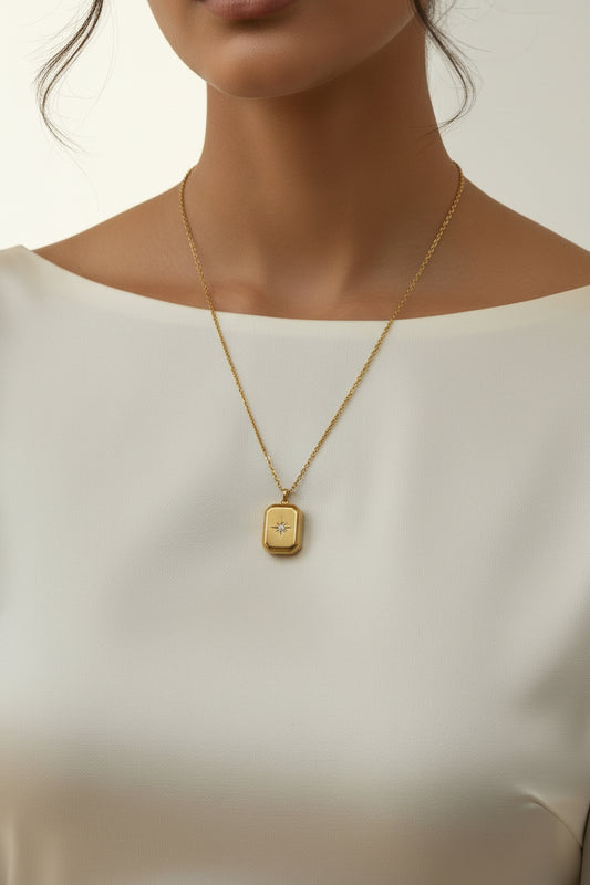 Minimal Gold Pendant Necklace with Star