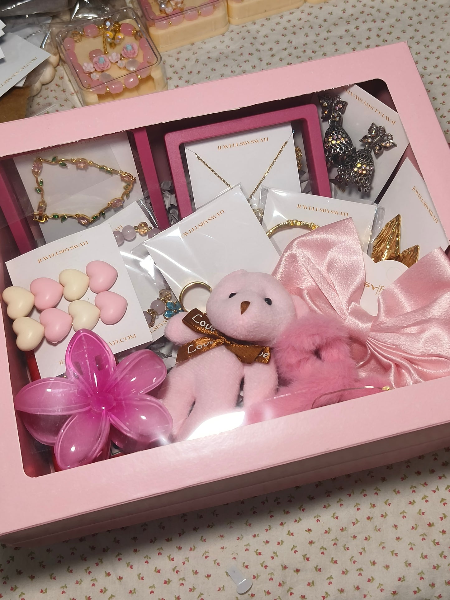 Pintresty Gift Hamper for her