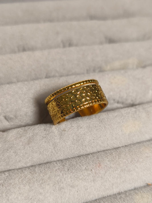 Textured Gold Anti-Tarnish Waterproof Band Ring ✨