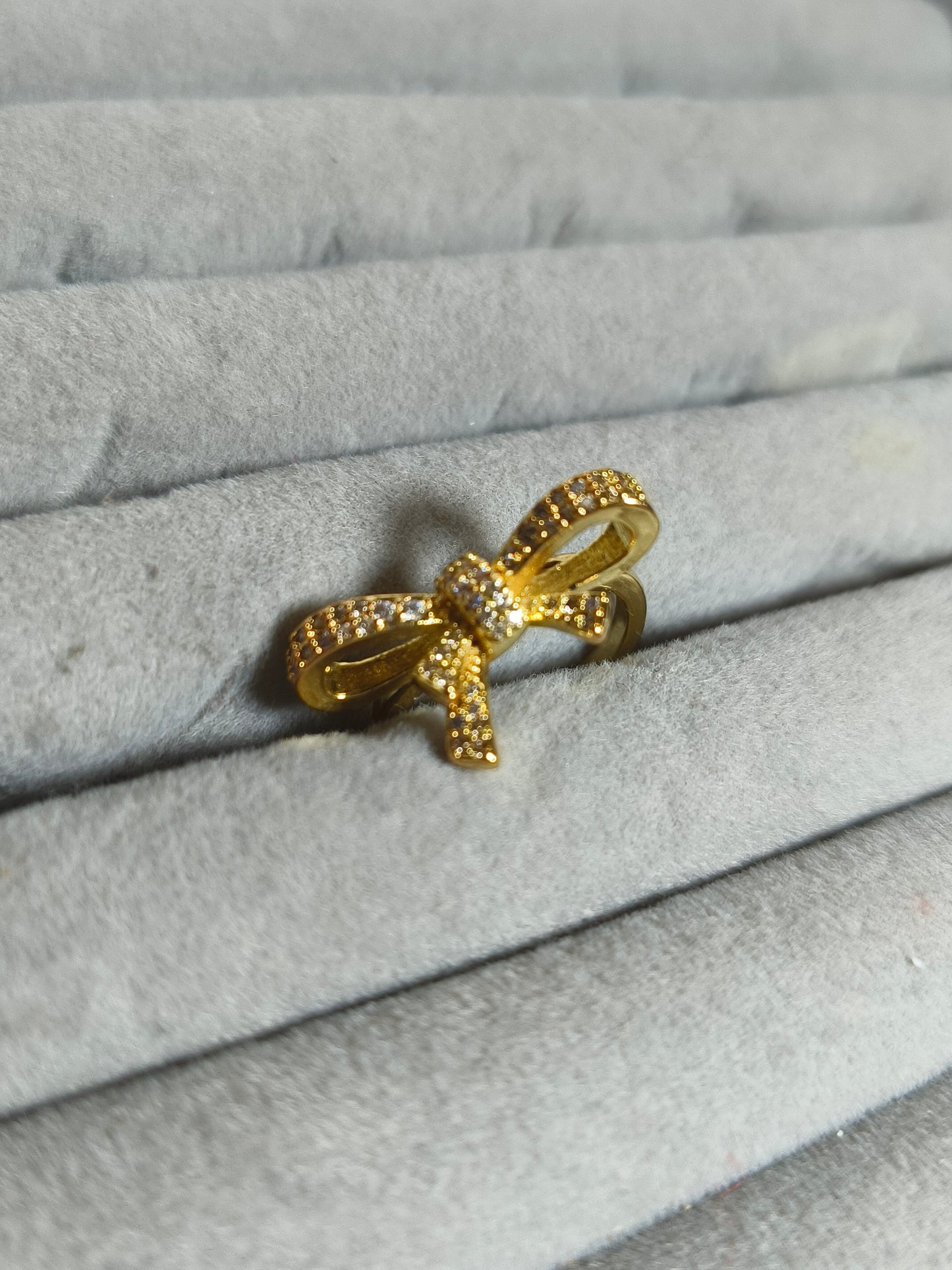 Bow ring with AD stones